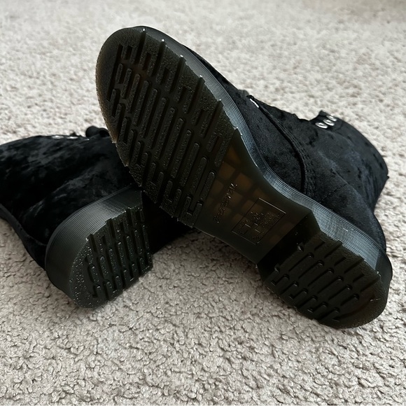 Dr. Martens Airwair Vegan 1460 Black Crushed Velvet Boots Womens 6 - Picture 6 of 12